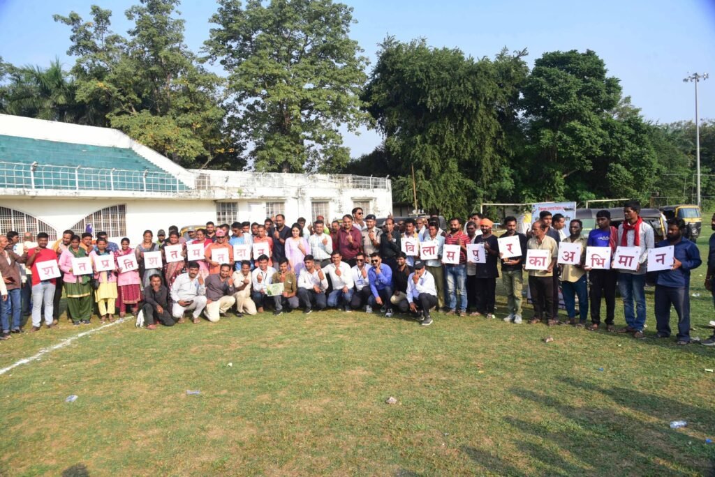 जिला ऑटो संघ के सदस्यों ने ली शत-प्रतिशत मतदान की शपथ, बनाए गए स्वीप के दूत .. Kshiti Technologies जिला ऑटो संघ के सदस्यों ने ली शत-प्रतिशत मतदान की शपथ, बनाए गए स्वीप के दूत .. Kshiti Technologies