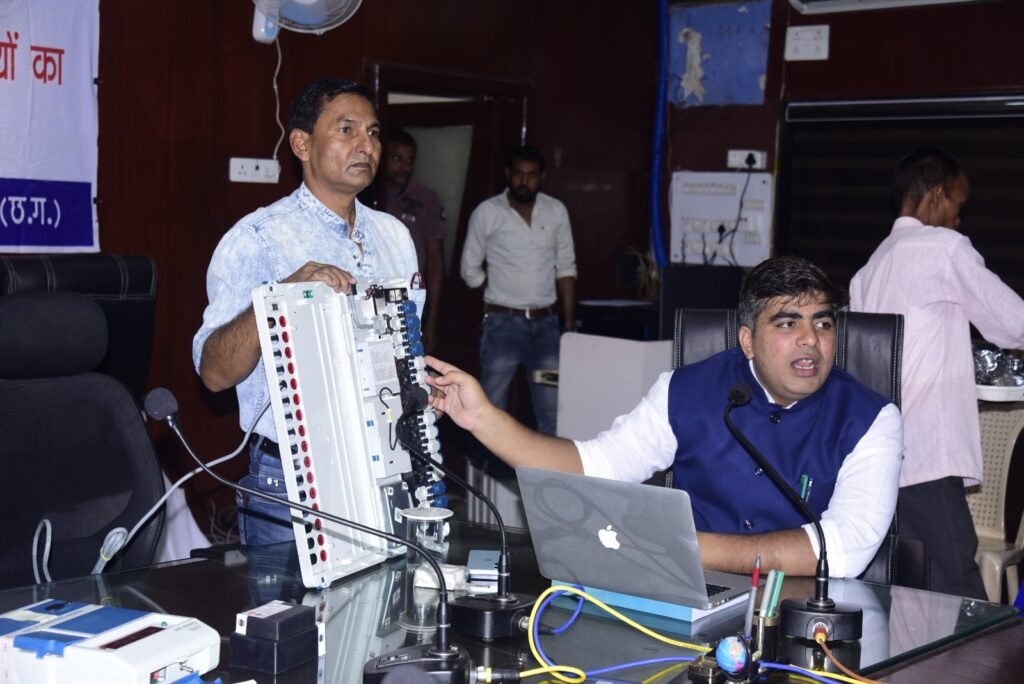 विधानसभा निर्वाचन-2023 - ईव्हीएम कमीशनिंग का मिला अधिकारियों को प्रशिक्षण .. Kshiti Technologies विधानसभा निर्वाचन-2023 - ईव्हीएम कमीशनिंग का मिला अधिकारियों को प्रशिक्षण .. Kshiti Technologies
