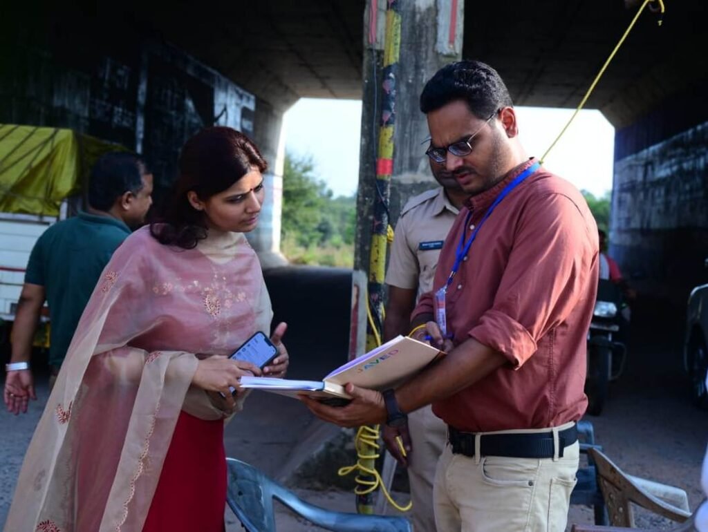 आईएएस एवं सामान्य प्रेक्षक डॉ.रूपांजलि कार्तिक ने किया मतदान केंद्रों का निरीक्षण .. Kshiti Technologies आईएएस एवं सामान्य प्रेक्षक डॉ.रूपांजलि कार्तिक ने किया मतदान केंद्रों का निरीक्षण .. Kshiti Technologies