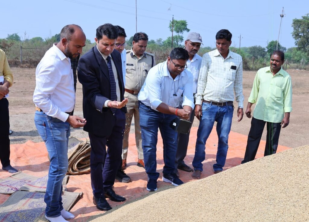 कलेक्टर कार्तिकेया गोयल ने कोड़ातराई में धान तौलाई कर धान खरीदी का किया शुभारंभ .. Kshiti Technologies कलेक्टर कार्तिकेया गोयल ने कोड़ातराई में धान तौलाई कर धान खरीदी का किया शुभारंभ .. Kshiti Technologies