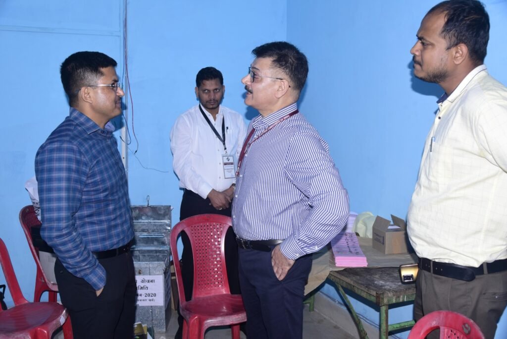 मतदान के लिए तैयार की जा रही है ईव्हीएम मशीनें .. Kshiti Technologies मतदान के लिए तैयार की जा रही है ईव्हीएम मशीनें .. Kshiti Technologies
