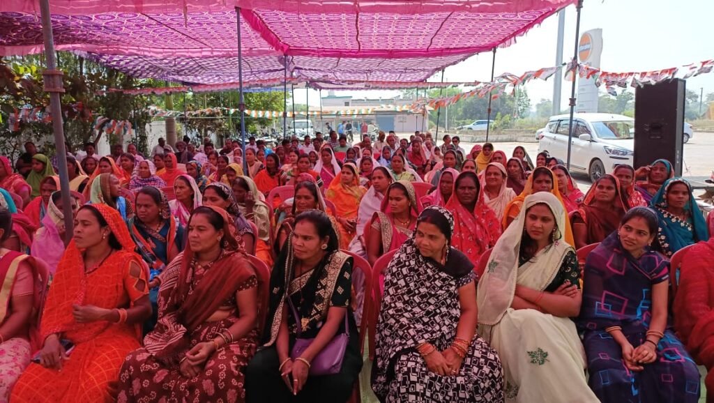 विधानसभा अध्यक्ष एवं सक्ती के लोकप्रिय विधायक डॉ चरण दास महंत ने बसपा एवं भाजपा के सक्रिय कार्यकर्ताओं को गमछा पहनाकर कांग्रेस प्रवेश कराया .. Kshiti Technologies विधानसभा अध्यक्ष एवं सक्ती के लोकप्रिय विधायक डॉ चरण दास महंत ने बसपा एवं भाजपा के सक्रिय कार्यकर्ताओं को गमछा पहनाकर कांग्रेस प्रवेश कराया .. Kshiti Technologies