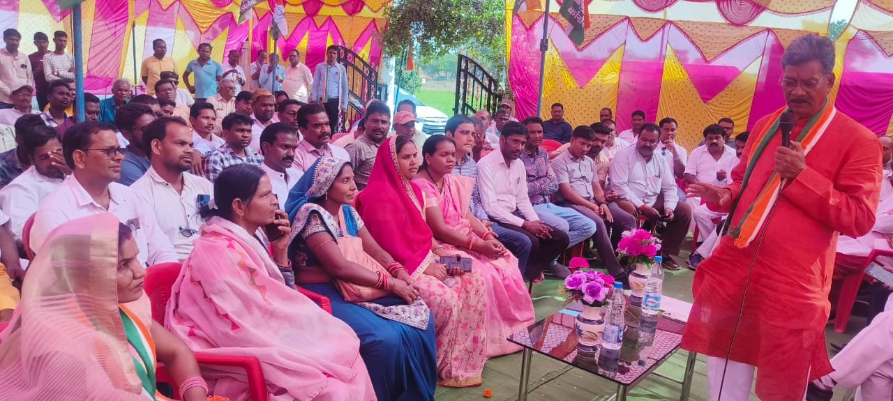 सक्ती को आदर्श जिला बनाने डॉ. महंत का संकल्प दोहराया प्रतिनिधियों ने .. Kshiti Technologies सक्ती को आदर्श जिला बनाने डॉ. महंत का संकल्प दोहराया प्रतिनिधियों ने .. Kshiti Technologies