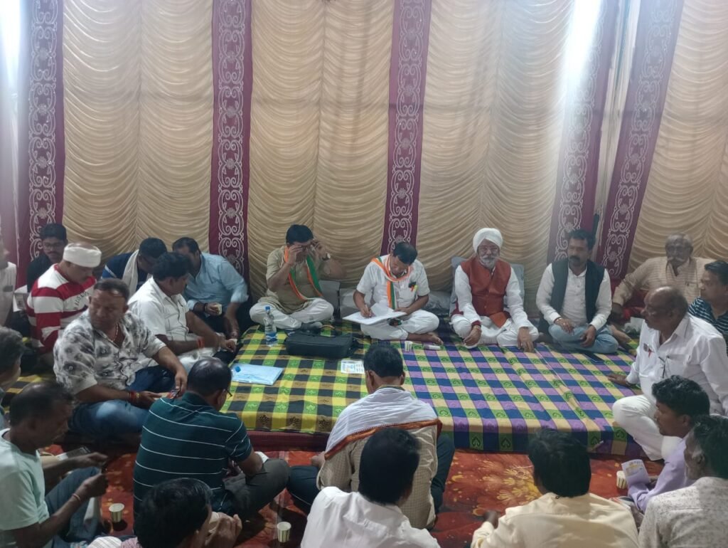 बाराद्वार मे कांग्रेस जनों ने संकल्प लिया कि हमारे नेता डॉ चरणदास महंत को सक्ती विधानसभा से पूरे छत्तीसगढ़ में सर्वाधिक मतों से विजई बनाकर सक्ती विधानसभा को प्रदेश में एक अलग से पहचान देंगे .. Kshiti Technologies बाराद्वार मे कांग्रेस जनों ने संकल्प लिया कि हमारे नेता डॉ चरणदास महंत को सक्ती विधानसभा से पूरे छत्तीसगढ़ में सर्वाधिक मतों से विजई बनाकर सक्ती विधानसभा को प्रदेश में एक अलग से पहचान देंगे .. Kshiti Technologies