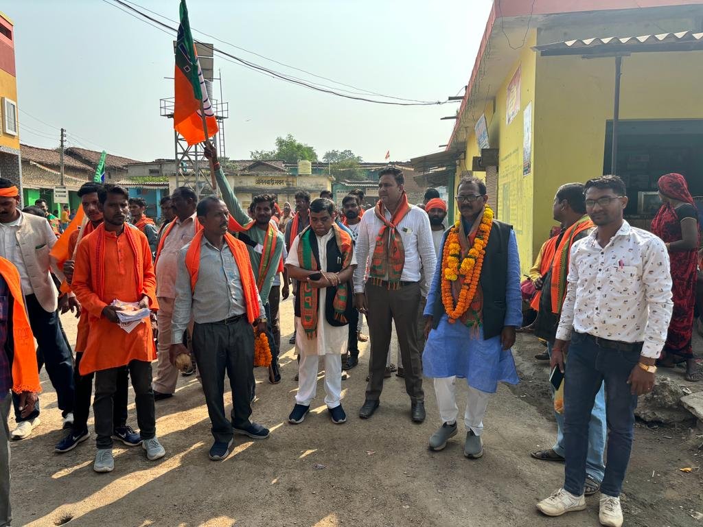 ग्राम कुरदा के ग्रामवासियों ने किया भाजपा प्रत्याशी कृष्णकांत चंद्रा का जोरदार स्वागत .. Kshiti Technologies ग्राम कुरदा के ग्रामवासियों ने किया भाजपा प्रत्याशी कृष्णकांत चंद्रा का जोरदार स्वागत .. Kshiti Technologies