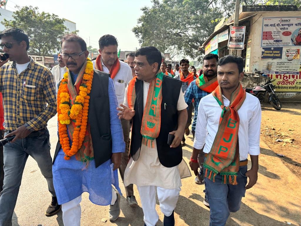 ग्राम कुरदा के ग्रामवासियों ने किया भाजपा प्रत्याशी कृष्णकांत चंद्रा का जोरदार स्वागत .. Kshiti Technologies ग्राम कुरदा के ग्रामवासियों ने किया भाजपा प्रत्याशी कृष्णकांत चंद्रा का जोरदार स्वागत .. Kshiti Technologies