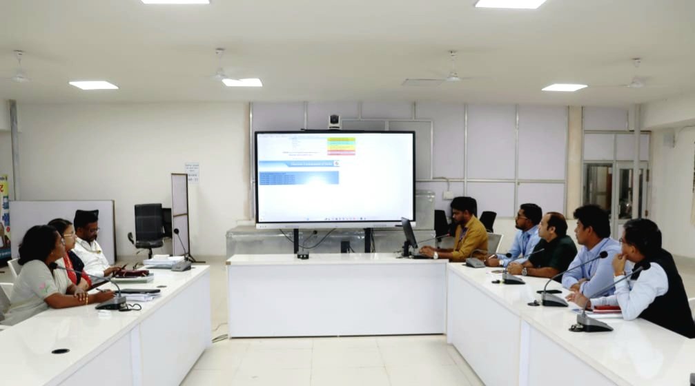 सामान्य प्रेक्षक और जिला निर्वाचन अधिकारी की उपस्थिति में मतदान दलों का तृतीय (अंतिम) रेण्डमाइजेशन एवं माइक्रो आब्जर्वर का रेण्डमाइजेशन हुआ संपन्न .. Kshiti Technologies सामान्य प्रेक्षक और जिला निर्वाचन अधिकारी की उपस्थिति में मतदान दलों का तृतीय (अंतिम) रेण्डमाइजेशन एवं माइक्रो आब्जर्वर का रेण्डमाइजेशन हुआ संपन्न .. Kshiti Technologies