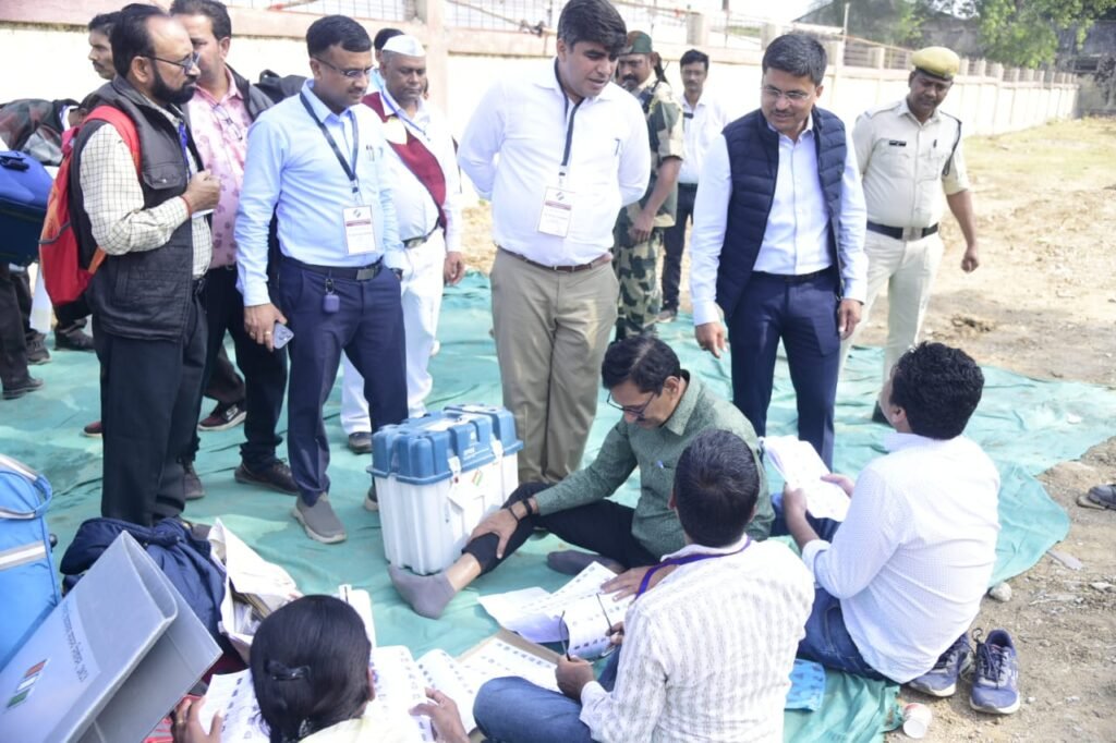 जिले के 06 विधानसभा क्षेत्रों के मतदान दलों को मतदान सामग्री का वितरण जारी .. Kshiti Technologies जिले के 06 विधानसभा क्षेत्रों के मतदान दलों को मतदान सामग्री का वितरण जारी .. Kshiti Technologies