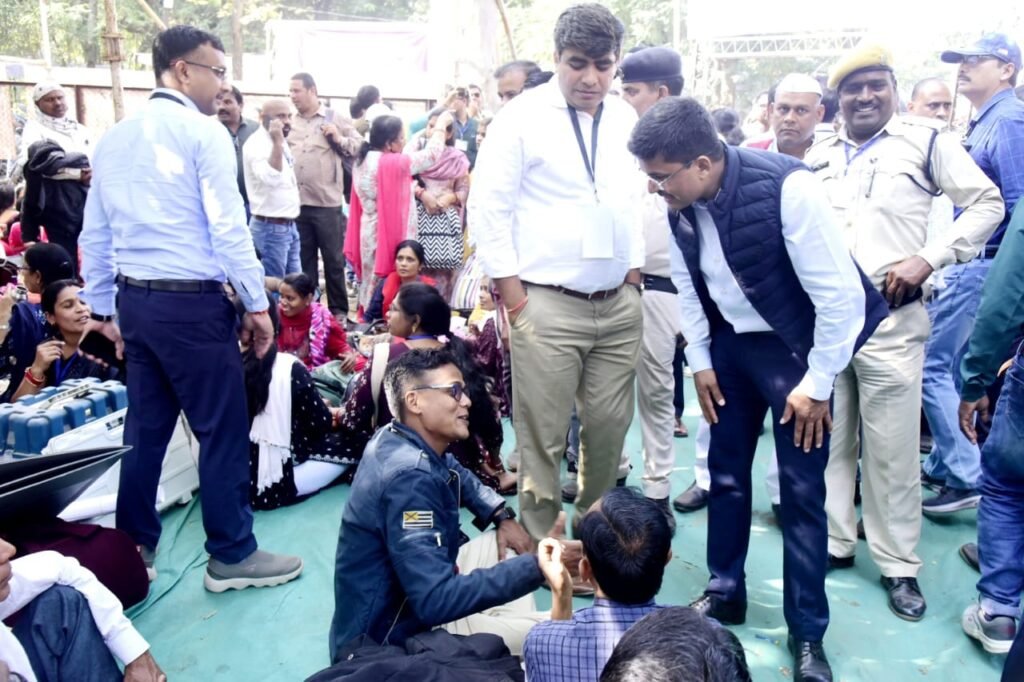 जिले के 06 विधानसभा क्षेत्रों के मतदान दलों को मतदान सामग्री का वितरण जारी .. Kshiti Technologies जिले के 06 विधानसभा क्षेत्रों के मतदान दलों को मतदान सामग्री का वितरण जारी .. Kshiti Technologies