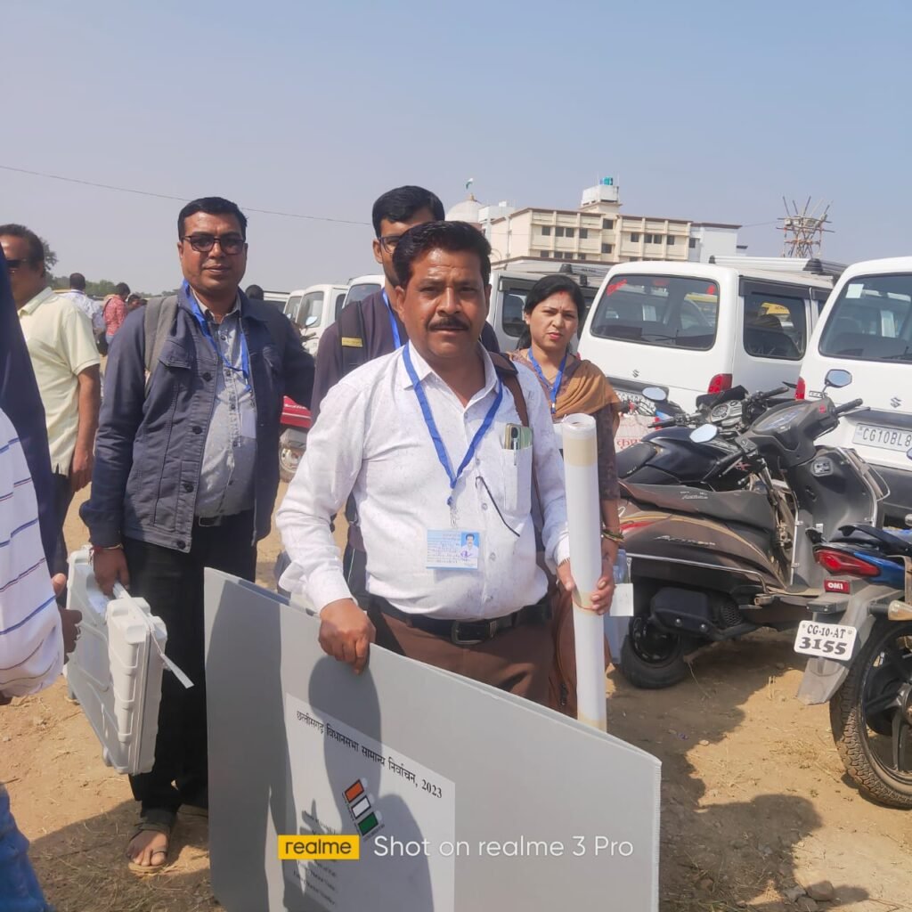 जिले के 06 विधानसभा क्षेत्रों के मतदान दलों को मतदान सामग्री का वितरण जारी .. Kshiti Technologies जिले के 06 विधानसभा क्षेत्रों के मतदान दलों को मतदान सामग्री का वितरण जारी .. Kshiti Technologies