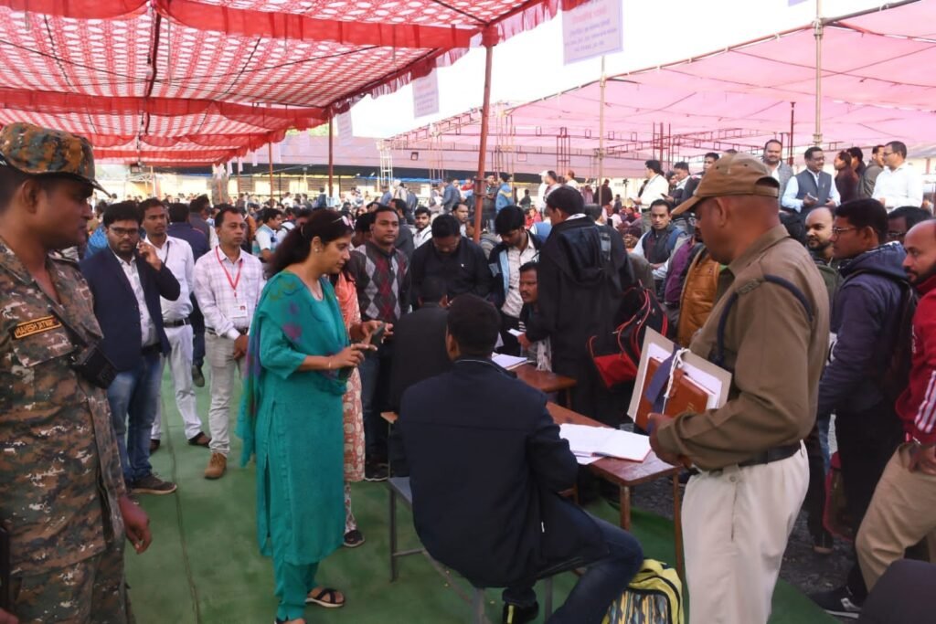 विधानसभा निर्वाचन 2023 - कलेक्टर एवं जिला निर्वाचन अधिकारी डाॅ फरिहा आलम सिद्दीकी ने महिला मतदान कर्मियों के साथ सेल्फी लेकर किया उनका उत्साहवर्धन .. Kshiti Technologies विधानसभा निर्वाचन 2023 - कलेक्टर एवं जिला निर्वाचन अधिकारी डाॅ फरिहा आलम सिद्दीकी ने महिला मतदान कर्मियों के साथ सेल्फी लेकर किया उनका उत्साहवर्धन .. Kshiti Technologies