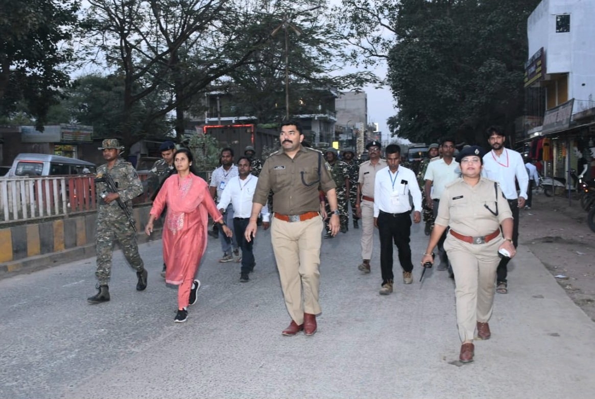 विधानसभा निर्वाचन 2023 - कलेक्टर एवं एसपी ने विधानसभा निर्वाचन 2023 के मद्देनजर निष्पक्ष एवं शांतिपूर्ण निर्वाचन हेतु किया फ्लैग मार्च .. Kshiti Technologies विधानसभा निर्वाचन 2023 - कलेक्टर एवं एसपी ने विधानसभा निर्वाचन 2023 के मद्देनजर निष्पक्ष एवं शांतिपूर्ण निर्वाचन हेतु किया फ्लैग मार्च .. Kshiti Technologies
