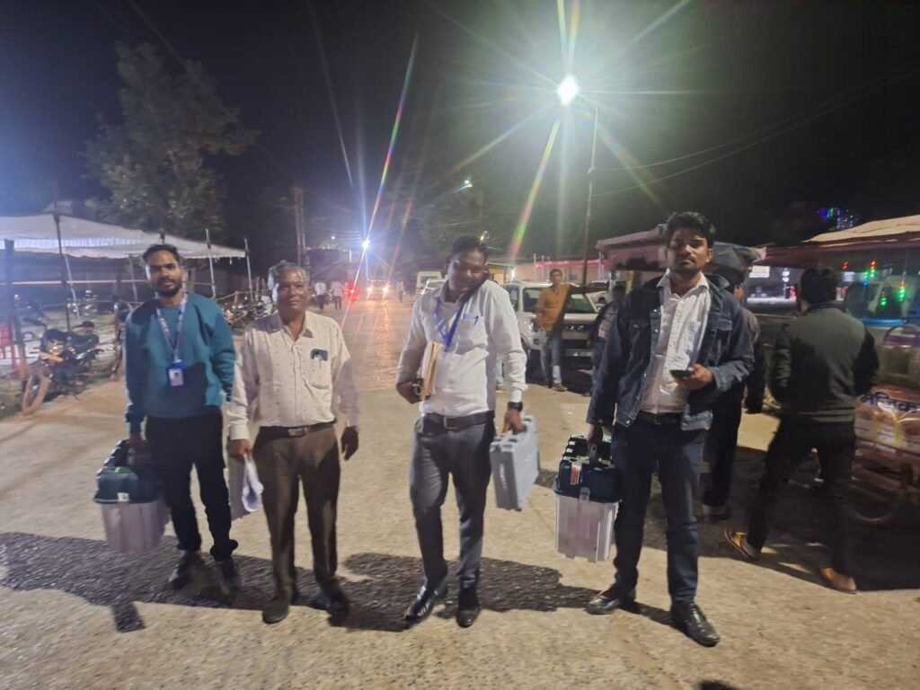 कलेक्टर डॉ. फरिहा आलम सिद्दीकी ने मतदान दल के ईवीएम मशीनों के संग्रहण व्यवस्था का जायजा लिया .. Kshiti Technologies कलेक्टर डॉ. फरिहा आलम सिद्दीकी ने मतदान दल के ईवीएम मशीनों के संग्रहण व्यवस्था का जायजा लिया .. Kshiti Technologies