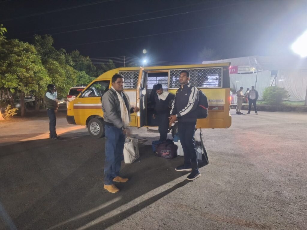 मतदान दलों का शुरू हुआ वापसी का दौर, जमा हो रहे ईव्हीएम .. Kshiti Technologies