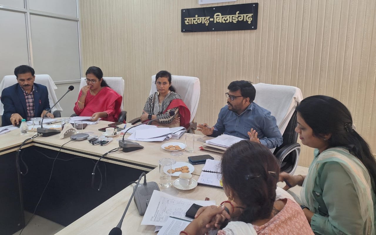 कलेक्टर डॉ. फरिहा आलम सिद्दीकी ने मतगणना ड्यूटी हेतु अधिकारियों की ली बैठक .. Kshiti Technologies कलेक्टर डॉ. फरिहा आलम सिद्दीकी ने मतगणना ड्यूटी हेतु अधिकारियों की ली बैठक .. Kshiti Technologies