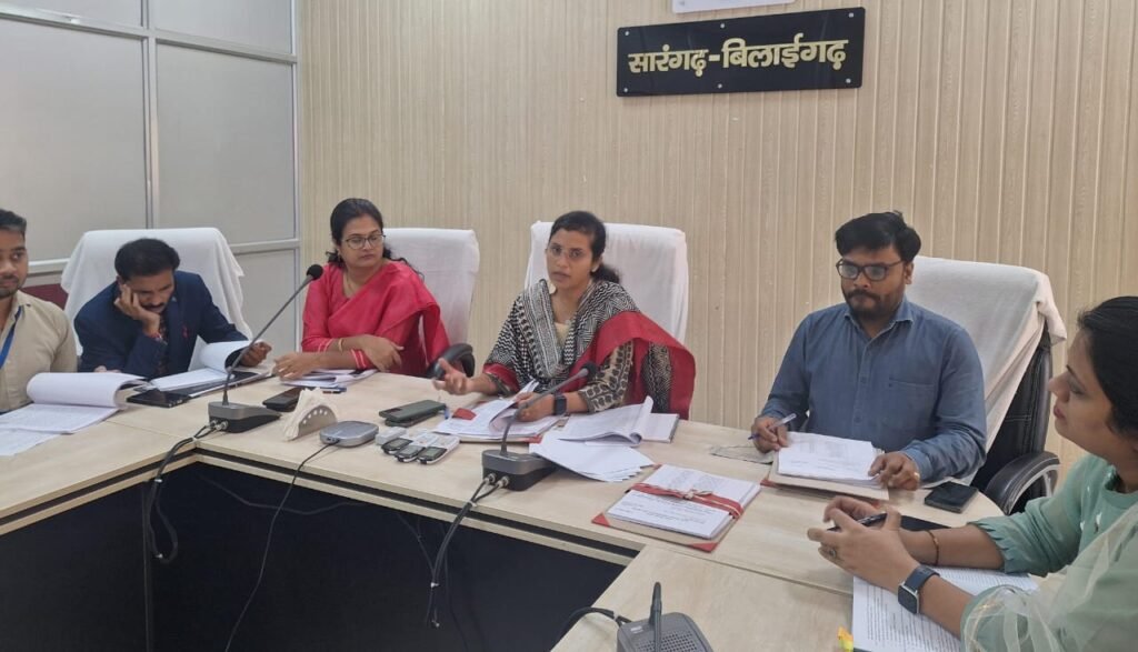 कलेक्टर डॉ. फरिहा आलम सिद्दीकी ने मतगणना ड्यूटी हेतु अधिकारियों की ली बैठक .. Kshiti Technologies कलेक्टर डॉ. फरिहा आलम सिद्दीकी ने मतगणना ड्यूटी हेतु अधिकारियों की ली बैठक .. Kshiti Technologies