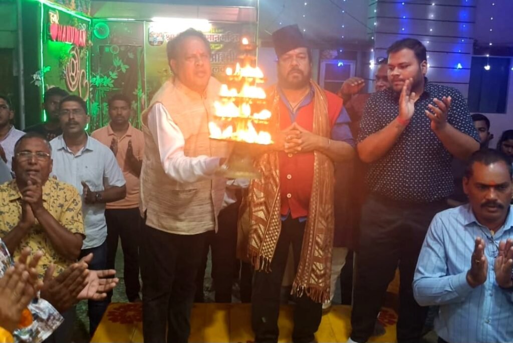 श्री सिद्ध हनुमान मंदिर में २७वें मंगलवार को अक्षय नवमी पर महाआरती में पंडित भगवती तिवारी हुए शामिल .. Kshiti Technologies श्री सिद्ध हनुमान मंदिर में २७वें मंगलवार को अक्षय नवमी पर महाआरती में पंडित भगवती तिवारी हुए शामिल .. Kshiti Technologies