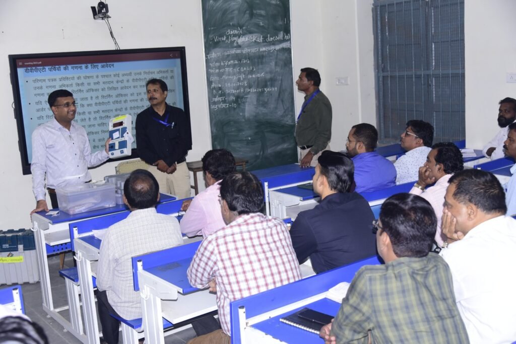 मतगणना कार्य में लगे अधिकारी-कर्मचारियों को मिला प्रशिक्षण .. Kshiti Technologies मतगणना कार्य में लगे अधिकारी-कर्मचारियों को मिला प्रशिक्षण .. Kshiti Technologies