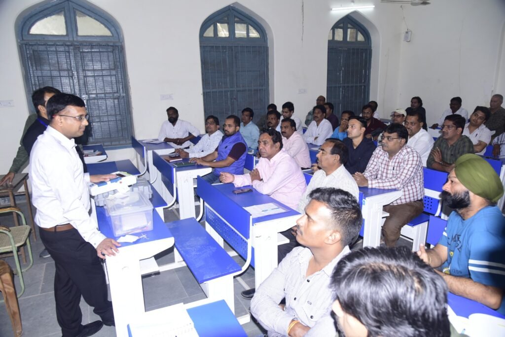 मतगणना कार्य में लगे अधिकारी-कर्मचारियों को मिला प्रशिक्षण .. Kshiti Technologies मतगणना कार्य में लगे अधिकारी-कर्मचारियों को मिला प्रशिक्षण .. Kshiti Technologies