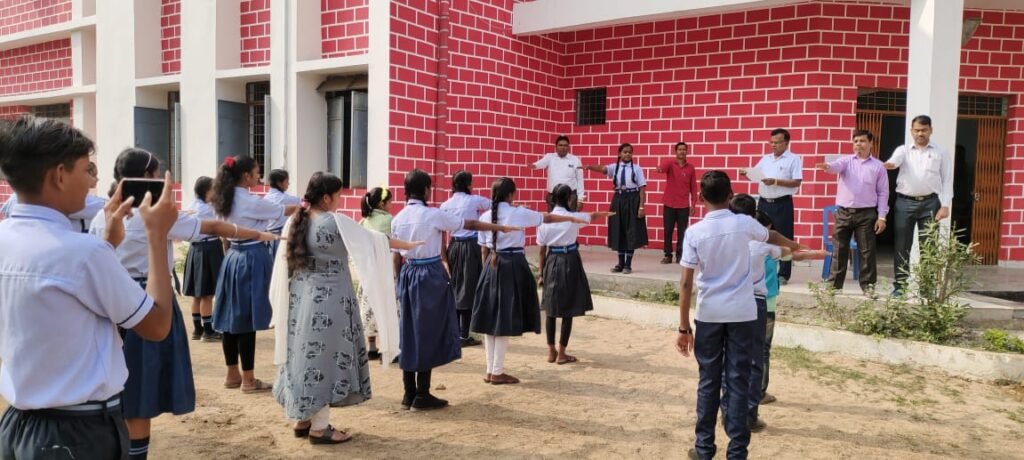 कलेक्ट्रेट, जनपद, हॉस्पिटल सहित जिले के सभी स्कूलों में मनाया गया संविधान दिवस .. Kshiti Technologies