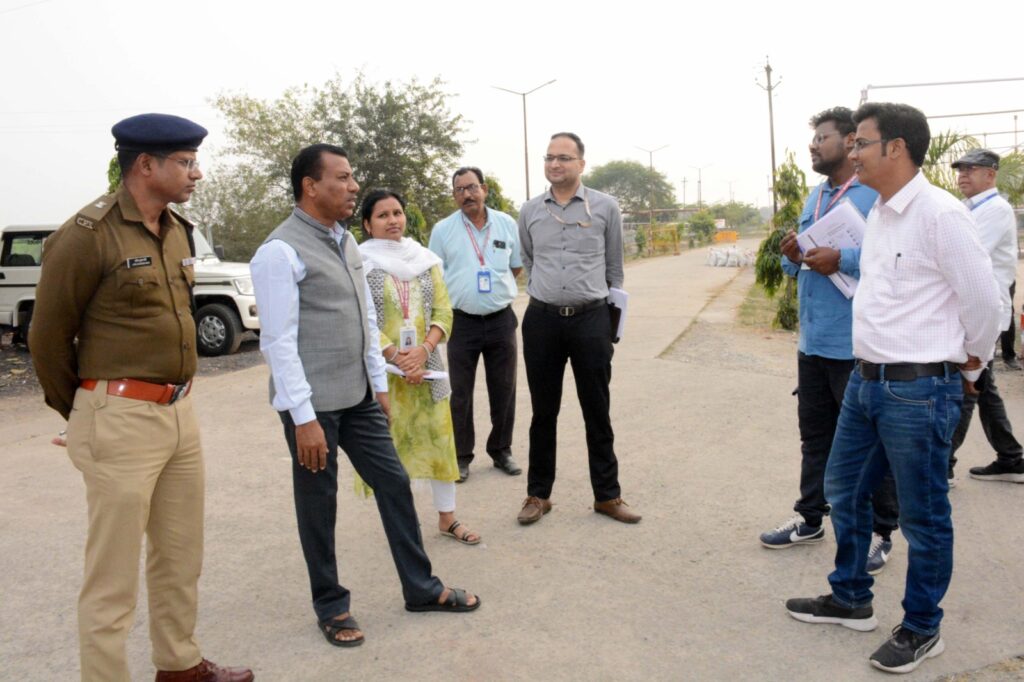 उप मुख्य निर्वाचन पदाधिकारी विनय अग्रवाल ने मतगणना स्थल का किया निरीक्षण .. Kshiti Technologies उप मुख्य निर्वाचन पदाधिकारी विनय अग्रवाल ने मतगणना स्थल का किया निरीक्षण .. Kshiti Technologies