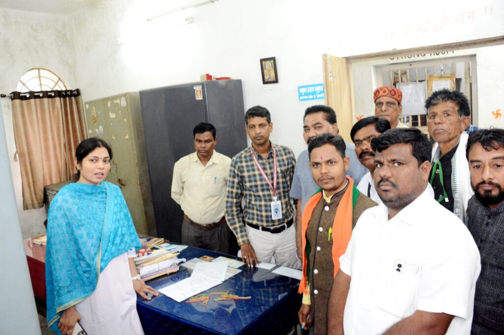 राजनैतिक दलों के प्रतिनिधि, अभिकर्ता की उपस्थिति में आज कुल 42 इलेक्ट्रॉनिक ट्रासंमिटेड पोस्टल बैलेट पेपर्स हुए जमा .. Kshiti Technologies राजनैतिक दलों के प्रतिनिधि, अभिकर्ता की उपस्थिति में आज कुल 42 इलेक्ट्रॉनिक ट्रासंमिटेड पोस्टल बैलेट पेपर्स हुए जमा .. Kshiti Technologies