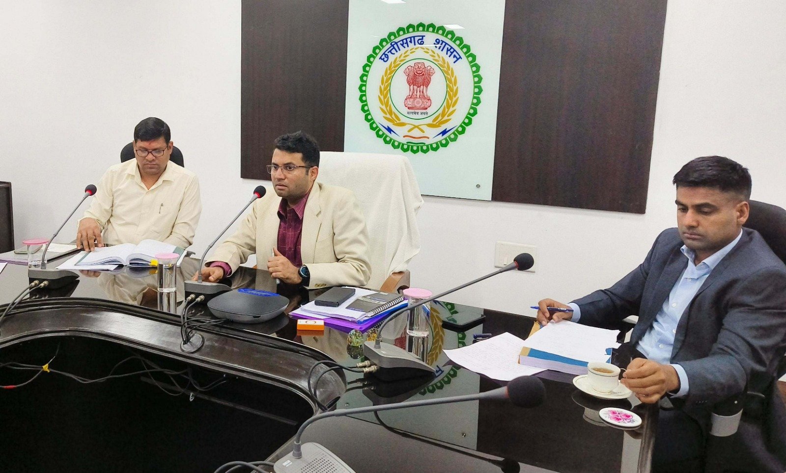 मतगणना की तैयारियों को लेकर कलेक्टर श्री गोयल ने ली बैठक .. Kshiti Technologies मतगणना की तैयारियों को लेकर कलेक्टर श्री गोयल ने ली बैठक .. Kshiti Technologies