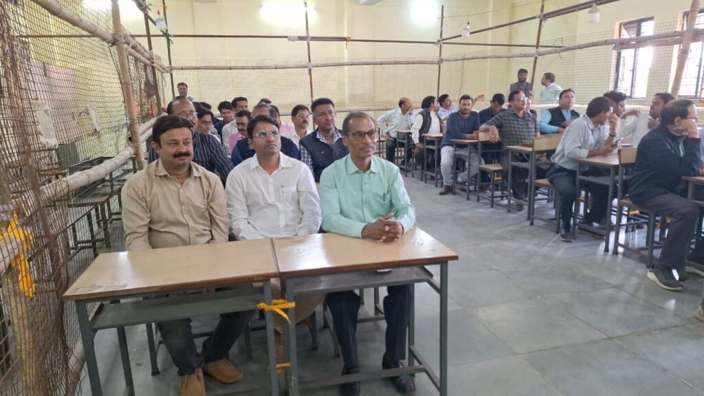 कैसी होगी मतगणना ? राजनीतिक दलों के प्रत्याशियों और संलग्न कर्मचारियों ने जानी व्यवस्था .. Kshiti Technologies कैसी होगी मतगणना ? राजनीतिक दलों के प्रत्याशियों और संलग्न कर्मचारियों ने जानी व्यवस्था .. Kshiti Technologies