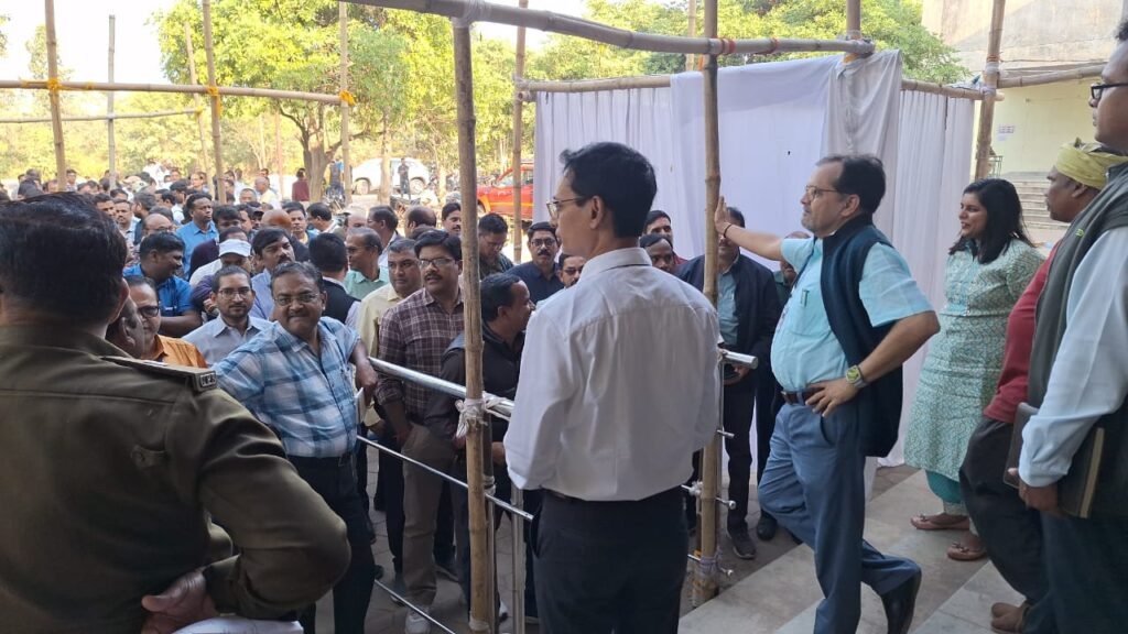 कैसी होगी मतगणना ? राजनीतिक दलों के प्रत्याशियों और संलग्न कर्मचारियों ने जानी व्यवस्था .. Kshiti Technologies कैसी होगी मतगणना ? राजनीतिक दलों के प्रत्याशियों और संलग्न कर्मचारियों ने जानी व्यवस्था .. Kshiti Technologies