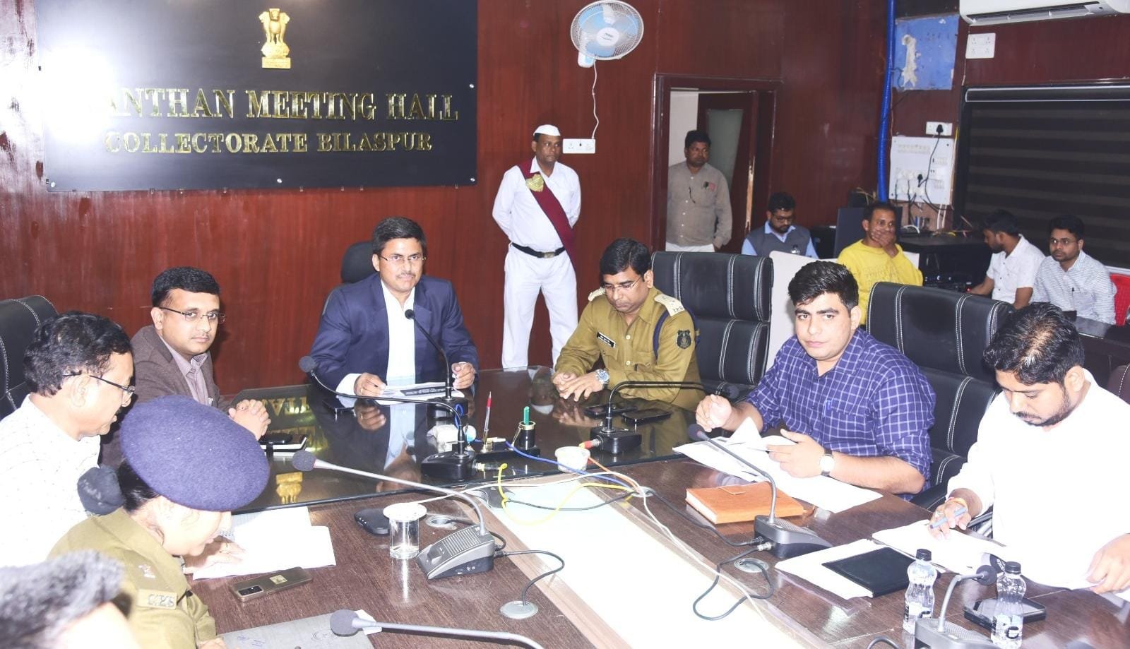 कलेक्टर ने ली राजनीतिक दल एवं प्रत्याशियों की बैठक .. Kshiti Technologies कलेक्टर ने ली राजनीतिक दल एवं प्रत्याशियों की बैठक .. Kshiti Technologies
