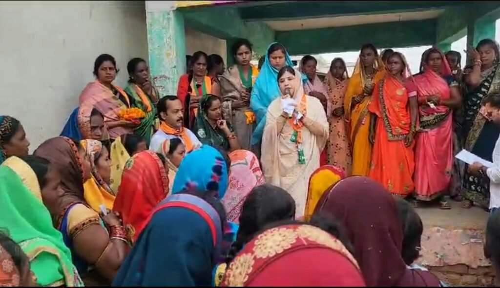 भाजपा के घोषणा पत्र के बाद चंद्रपुर विधानसभा के प्रत्याशी संयोगिता युद्धवीर सिंह जूदेव ने पत्रकार वार्ता कर कहा…. छत्तीसगढ़ के सर्ववर्ग के लिए बेहतर .. Kshiti Technologies भाजपा के घोषणा पत्र के बाद चंद्रपुर विधानसभा के प्रत्याशी संयोगिता युद्धवीर सिंह जूदेव ने पत्रकार वार्ता कर कहा…. छत्तीसगढ़ के सर्ववर्ग के लिए बेहतर .. Kshiti Technologies