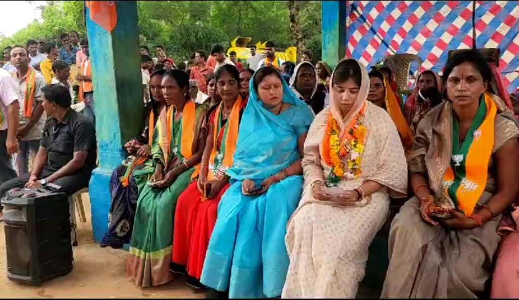 भाजपा के घोषणा पत्र के बाद चंद्रपुर विधानसभा के प्रत्याशी संयोगिता युद्धवीर सिंह जूदेव ने पत्रकार वार्ता कर कहा…. छत्तीसगढ़ के सर्ववर्ग के लिए बेहतर .. Kshiti Technologies भाजपा के घोषणा पत्र के बाद चंद्रपुर विधानसभा के प्रत्याशी संयोगिता युद्धवीर सिंह जूदेव ने पत्रकार वार्ता कर कहा…. छत्तीसगढ़ के सर्ववर्ग के लिए बेहतर .. Kshiti Technologies