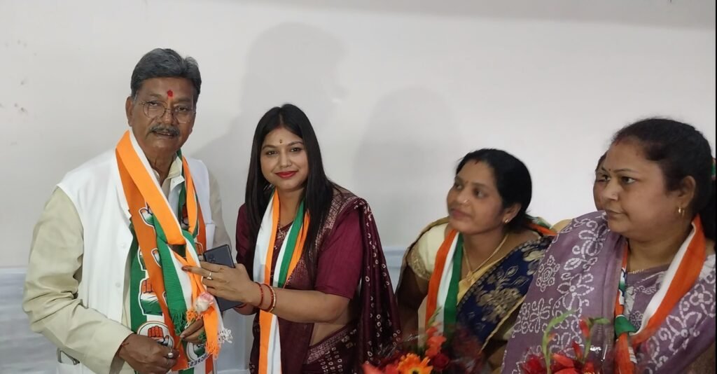 सक्ती विधानसभा के कांग्रेस प्रत्याशी डॉ चरणदास महंत ने महिला समूह के साथ की बैठक .. Kshiti Technologies सक्ती विधानसभा के कांग्रेस प्रत्याशी डॉ चरणदास महंत ने महिला समूह के साथ की बैठक .. Kshiti Technologies