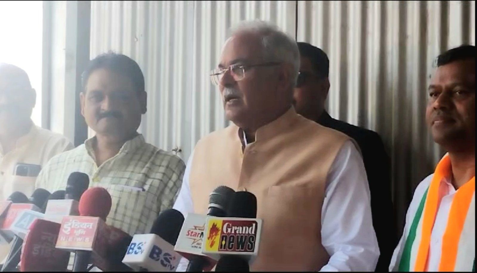दिवाली के अवसर पर मुख्यमंत्री भूपेश बघेल का मास्टर स्ट्रोक, कांग्रेस की सरकार बनने पर हर महिला को सालाना 15 हजार देने का एलान .. Kshiti Technologies दिवाली के अवसर पर मुख्यमंत्री भूपेश बघेल का मास्टर स्ट्रोक, कांग्रेस की सरकार बनने पर हर महिला को सालाना 15 हजार देने का एलान .. Kshiti Technologies