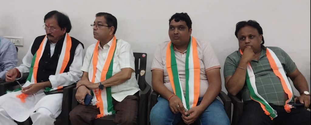 घोषणाओं में कांग्रेस ने मारी बाजी - कांग्रेस सरकार बनते ही प्रत्येक महिलाओं को 15 हजार रुपए देगी सालाना - त्रिलोक चंद जायसवाल .. Kshiti Technologies घोषणाओं में कांग्रेस ने मारी बाजी - कांग्रेस सरकार बनते ही प्रत्येक महिलाओं को 15 हजार रुपए देगी सालाना - त्रिलोक चंद जायसवाल .. Kshiti Technologies