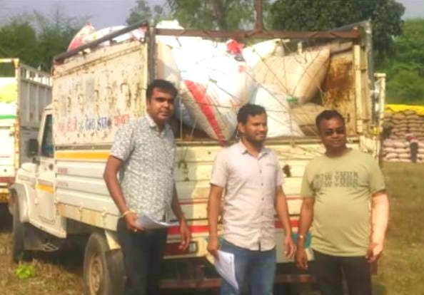 किसानों का धान बेचने के प्रयास में पकड़ाया व्यापारी .. Kshiti Technologies किसानों का धान बेचने के प्रयास में पकड़ाया व्यापारी .. Kshiti Technologies