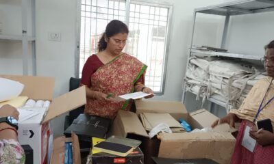 जिला निर्वाचन अधिकारी डॉ. फरिहा आलम सिद्दीकी ने मतगणना स्टेशनरी सामग्रियों को चेक कीया .. Kshiti Technologies