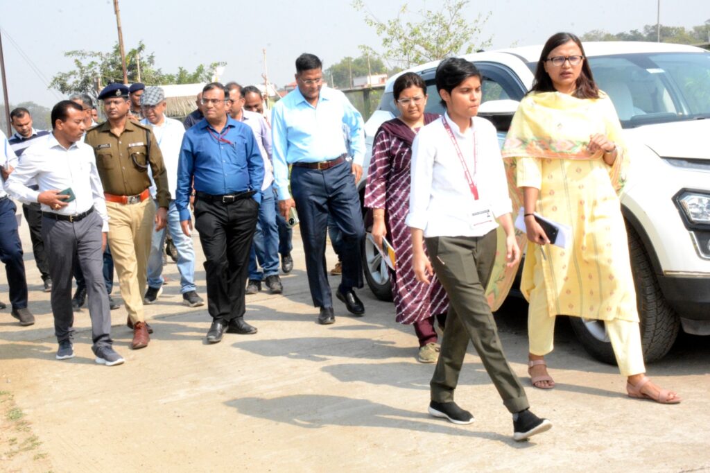 सामान्य प्रेक्षक, कलेक्टर, एसपी ने मतगणना स्थल पहुंचकर व्यवस्थाओं का लिया जायजा .. Kshiti Technologies सामान्य प्रेक्षक, कलेक्टर, एसपी ने मतगणना स्थल पहुंचकर व्यवस्थाओं का लिया जायजा .. Kshiti Technologies