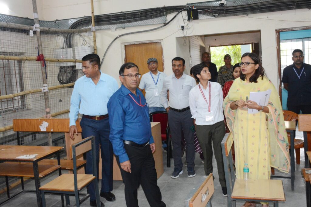 सामान्य प्रेक्षक, कलेक्टर, एसपी ने मतगणना स्थल पहुंचकर व्यवस्थाओं का लिया जायजा .. Kshiti Technologies सामान्य प्रेक्षक, कलेक्टर, एसपी ने मतगणना स्थल पहुंचकर व्यवस्थाओं का लिया जायजा .. Kshiti Technologies