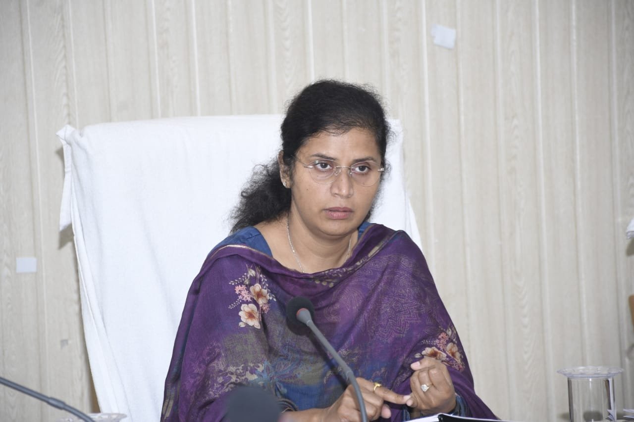 कलेक्टर डॉ फरिहा आलम सिद्दीकी ने ख़राब मौसम और ठंड से बचने की अपील की .. Kshiti Technologies कलेक्टर डॉ फरिहा आलम सिद्दीकी ने ख़राब मौसम और ठंड से बचने की अपील की .. Kshiti Technologies