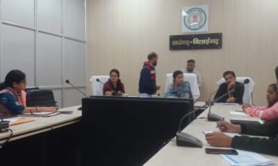 कलेक्टर डॉ फरिहा आलम सिद्दीकी ने जिले के कार्यों की समीक्षा की .. Kshiti Technologies