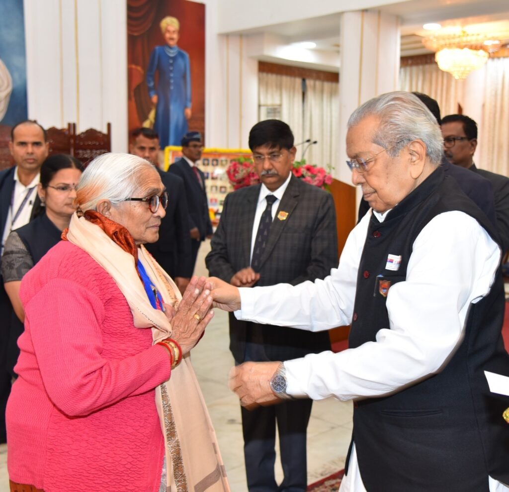 सशस्त्र सेना झंडा दिवस वीर शहीदों के प्रति कृतज्ञता व्यक्त करने का पर्व : श्री हरिचंदन .. Kshiti Technologies सशस्त्र सेना झंडा दिवस वीर शहीदों के प्रति कृतज्ञता व्यक्त करने का पर्व : श्री हरिचंदन .. Kshiti Technologies
