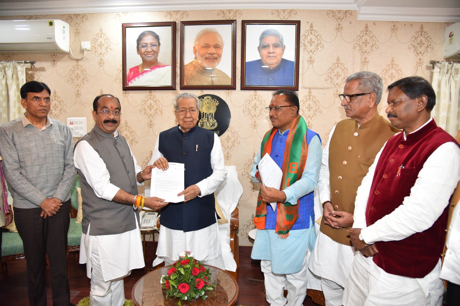 राज्यपाल श्री हरिचंदन ने विष्णुदेव साय को मुख्यमंत्री नियुक्त कर केबिनेट गठन के लिए आमंत्रित किया .. Kshiti Technologies राज्यपाल श्री हरिचंदन ने विष्णुदेव साय को मुख्यमंत्री नियुक्त कर केबिनेट गठन के लिए आमंत्रित किया .. Kshiti Technologies