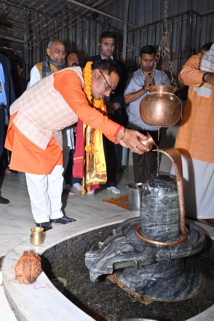 छत्तीसगढ़ के नवनियुक्त मुख्यमंत्री विष्णुदेव साय ने भगवान श्रीराम जी के मंदिर पहुंचकर पूजा अर्चना कर प्रदेशवासियों के सुख समृद्धि की कामना की .. Kshiti Technologies छत्तीसगढ़ के नवनियुक्त मुख्यमंत्री विष्णुदेव साय ने भगवान श्रीराम जी के मंदिर पहुंचकर पूजा अर्चना कर प्रदेशवासियों के सुख समृद्धि की कामना की .. Kshiti Technologies