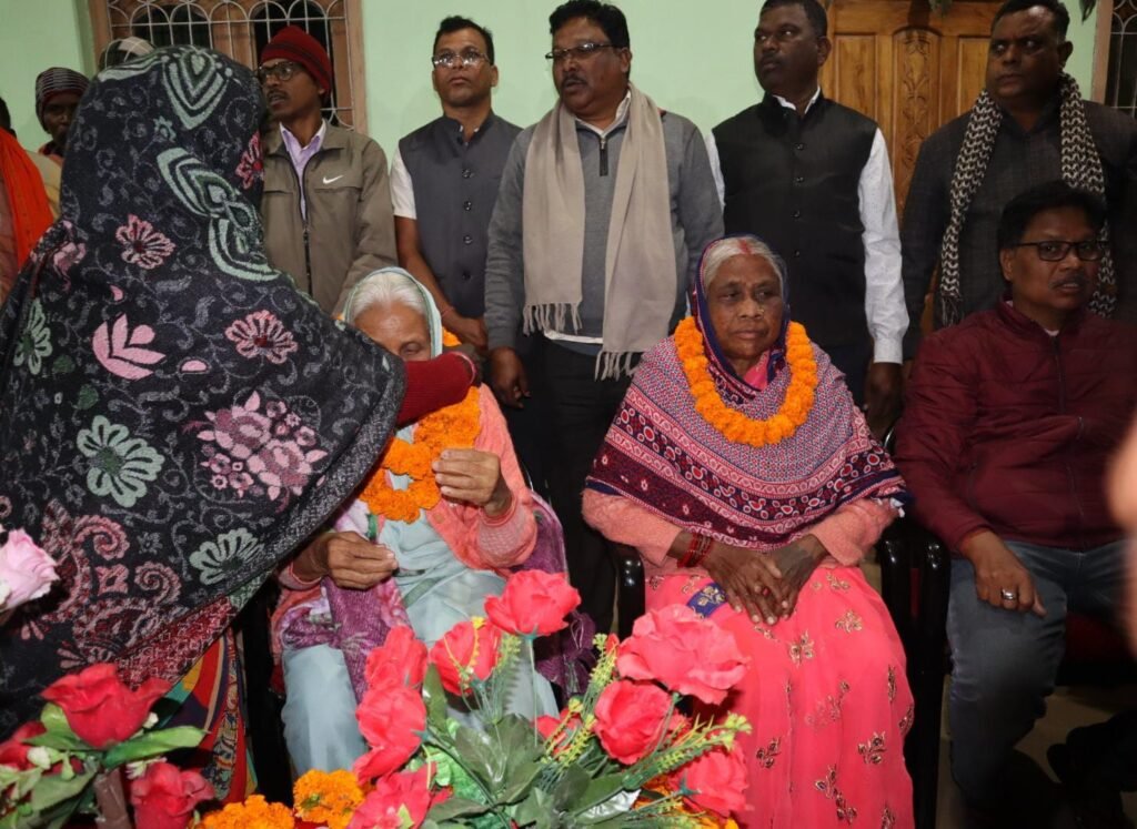 मुख्यमंत्री के गृह गाँव बगिया में उत्सव का माहौल .. Kshiti Technologies मुख्यमंत्री के गृह गाँव बगिया में उत्सव का माहौल .. Kshiti Technologies