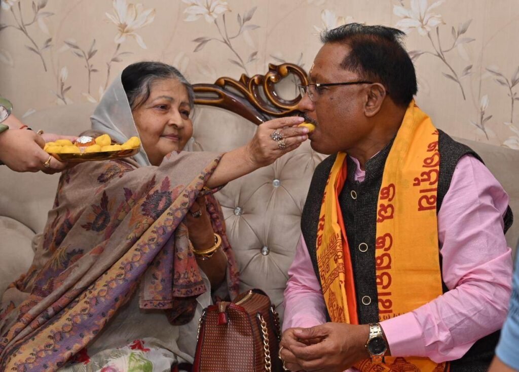 मुख्यमंत्री विष्णुदेव साय ने श्रीमती माधवी देवी जूदेव से आशीर्वाद प्राप्त किया .. Kshiti Technologies मुख्यमंत्री विष्णुदेव साय ने श्रीमती माधवी देवी जूदेव से आशीर्वाद प्राप्त किया .. Kshiti Technologies