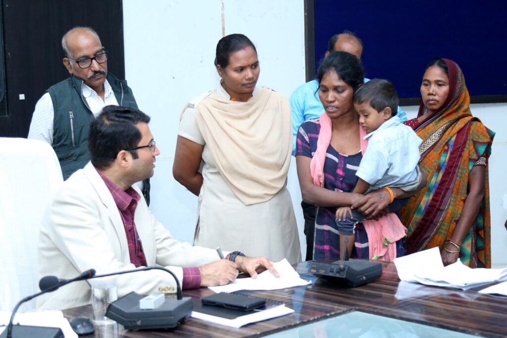 जनदर्शन में प्राप्त सभी आवेदनों का प्राथमिकता से करें निराकरण - कलेक्टर कार्तिकेया गोयल .. Kshiti Technologies जनदर्शन में प्राप्त सभी आवेदनों का प्राथमिकता से करें निराकरण - कलेक्टर कार्तिकेया गोयल .. Kshiti Technologies