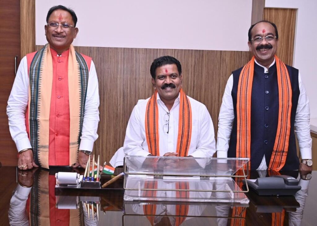 प्रधानमंत्री नरेन्द्र मोदी की गरिमामय उपस्थिति में विष्णु देव साय ने ली छत्तीसगढ़ के मुख्यमंत्री के पद एवं गोपनीयता की शपथ .. Kshiti Technologies प्रधानमंत्री नरेन्द्र मोदी की गरिमामय उपस्थिति में विष्णु देव साय ने ली छत्तीसगढ़ के मुख्यमंत्री के पद एवं गोपनीयता की शपथ .. Kshiti Technologies