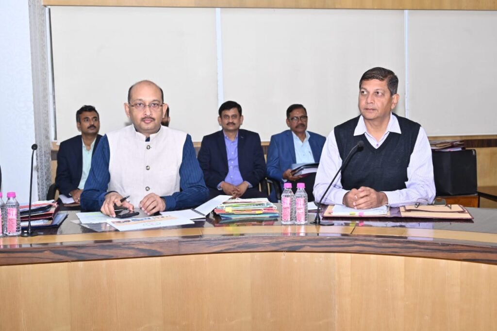 हमारी सरकार पूर्वाग्रह से ग्रसित होकर नहीं बल्कि टीम भावना से कार्य करेगी - मुख्यमंत्री विष्णु देव साय .. Kshiti Technologies हमारी सरकार पूर्वाग्रह से ग्रसित होकर नहीं बल्कि टीम भावना से कार्य करेगी - मुख्यमंत्री विष्णु देव साय .. Kshiti Technologies