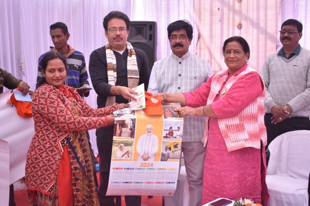 विकसित भारत संकल्प यात्रा से जुड़ते जा रहे लोग, योजनाओं का मिल रहा है फायदा, तीसरे दिन शिविर में 6640 लोग हुए शामिल .. Kshiti Technologies